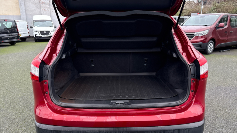 Nissan Qashqai 1.2 DiG-T N-Connecta 5dr Petrol Hatchback